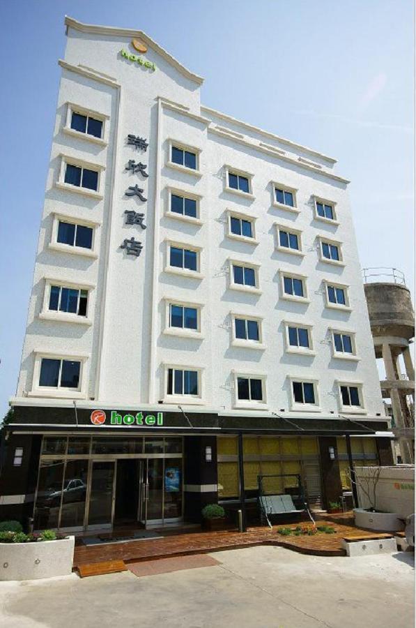 Royal Hotel Magong Exterior photo