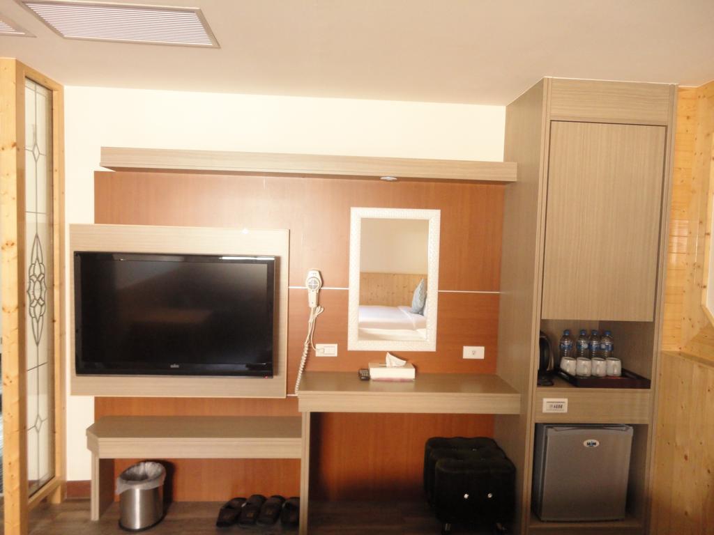 Royal Hotel Magong Room photo